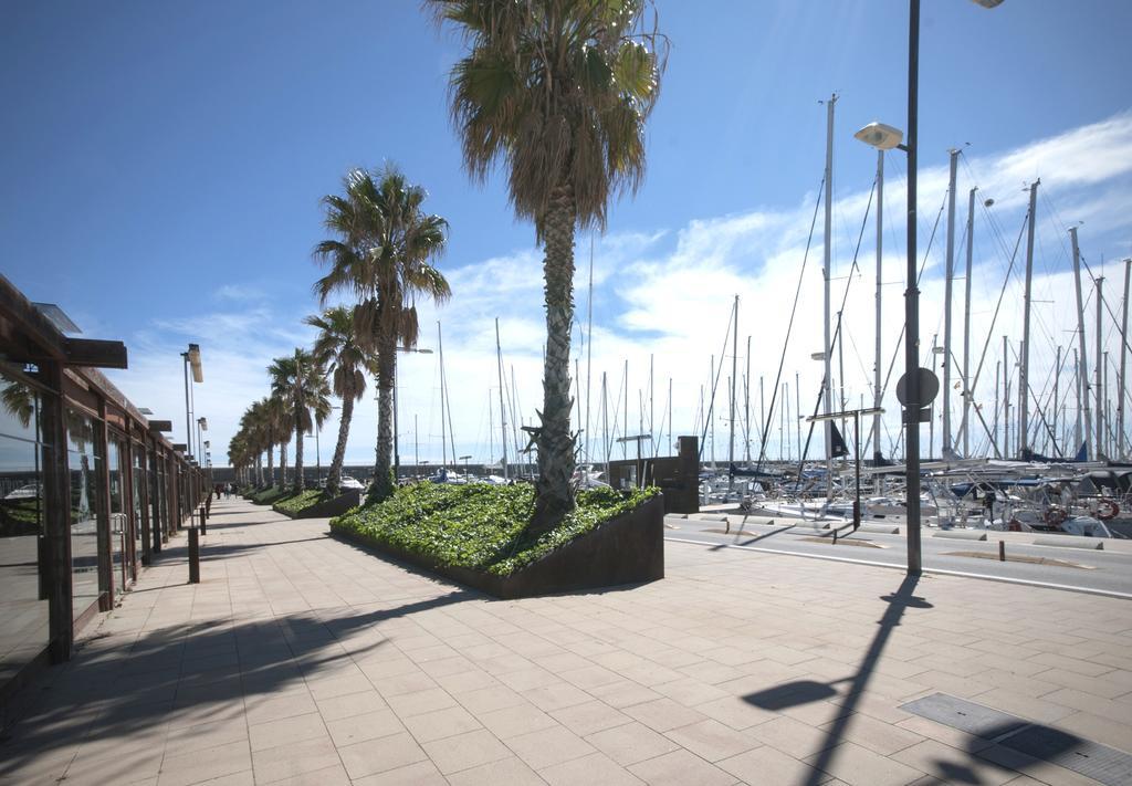 Hostal Badalona Luaran gambar