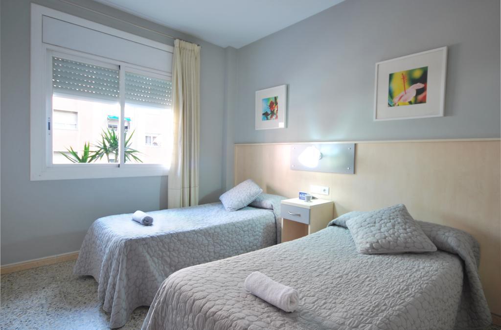 Hostal Badalona Bilik gambar