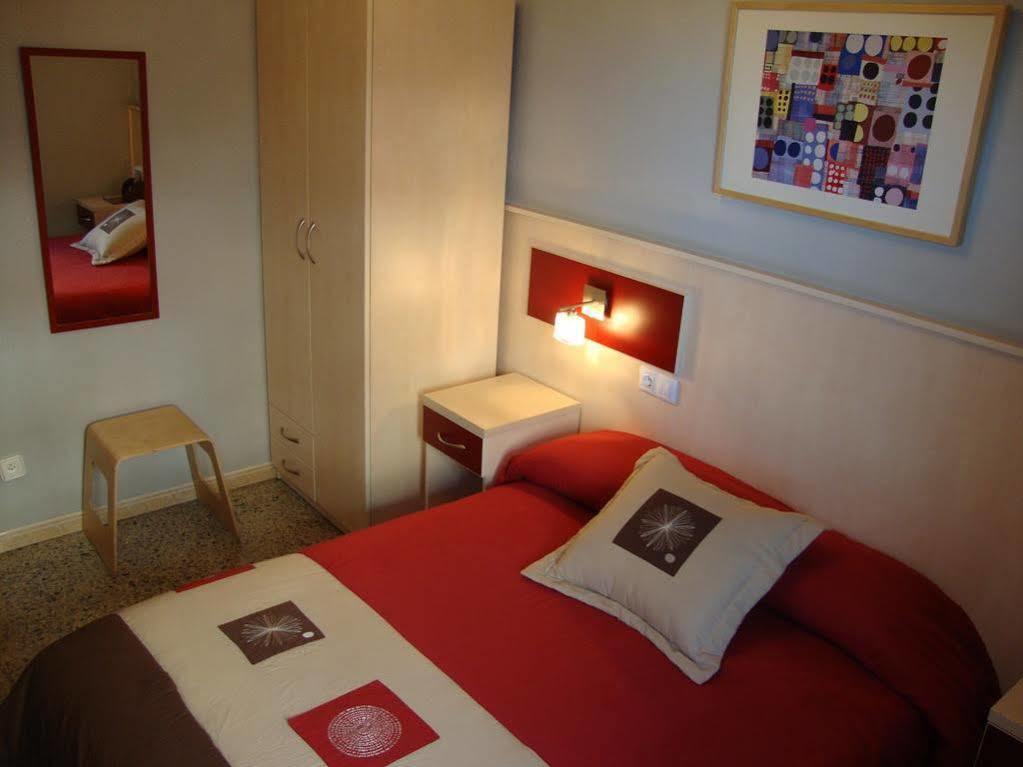 Hostal Badalona Luaran gambar