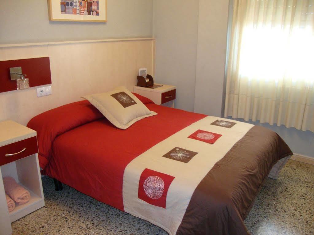 Hostal Badalona Luaran gambar